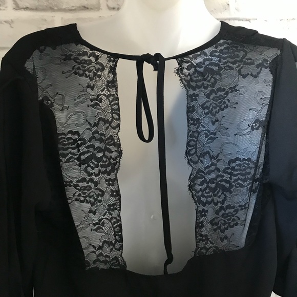 Lace-Trim Split-Sleeve Romper - Picture 2 of 9